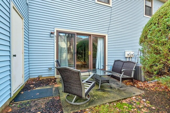 Building Photo - 811 Kings Croft Dr