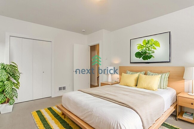 Building Photo - A beautiful 3 bed and 2 bathroom house for rent