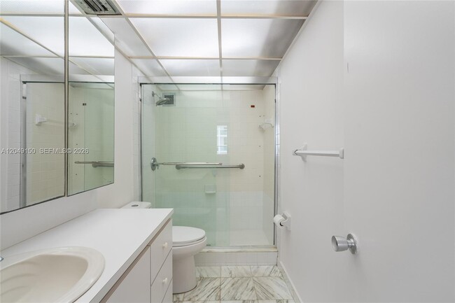Building Photo - 5005 Collins Ave