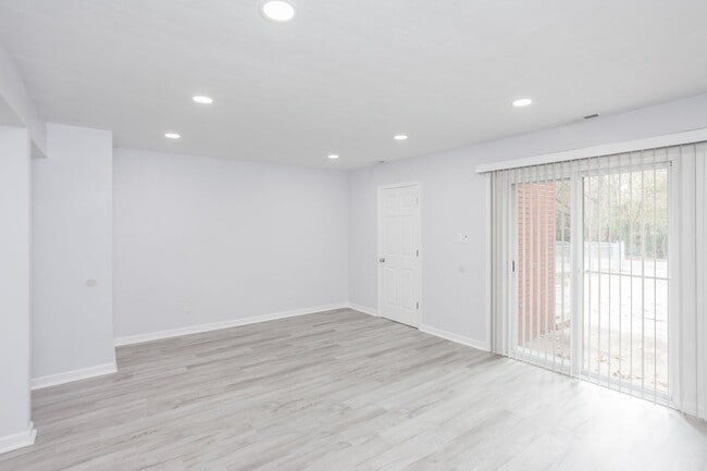 Building Photo - 5751 W Hastings Arch