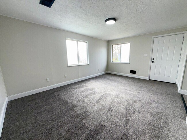 Building Photo - Beautifully Renovated 3BR Home in Blacklick Estates w/ Bonus Room, Huge Backyard & Garage