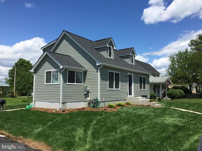 Building Photo - 8904 Cherry St