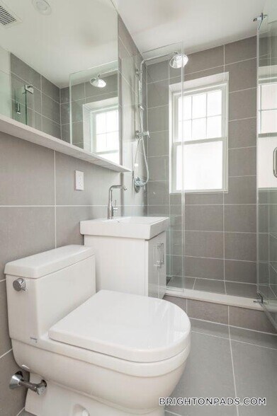 Building Photo - 288 Chestnut Hill Ave