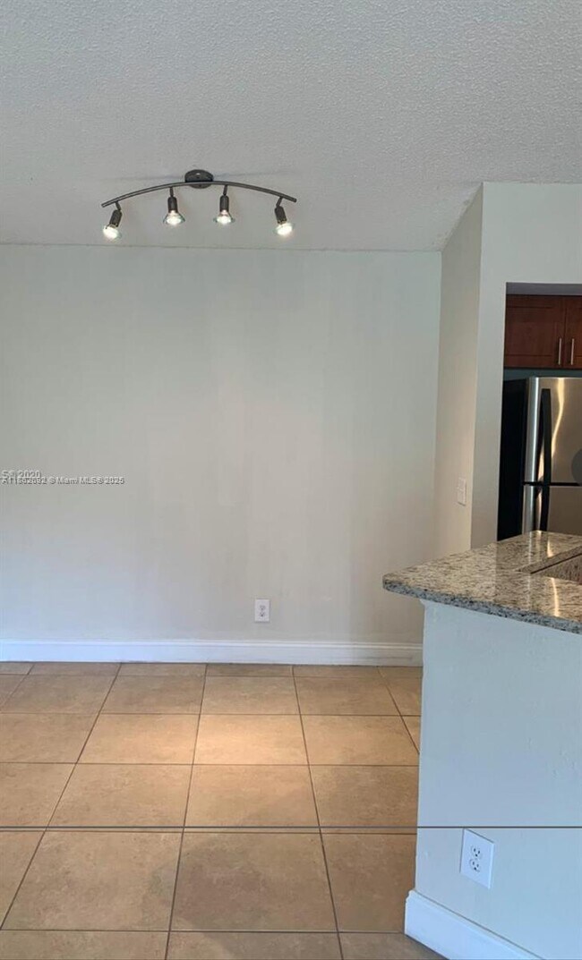 Building Photo - 12840 Vista Isles Dr