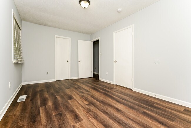 Building Photo - Fantastic 4bd/2ba home! Let yourself in!