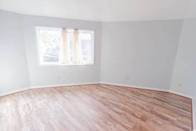 Building Photo - 505 Tree Top Ln