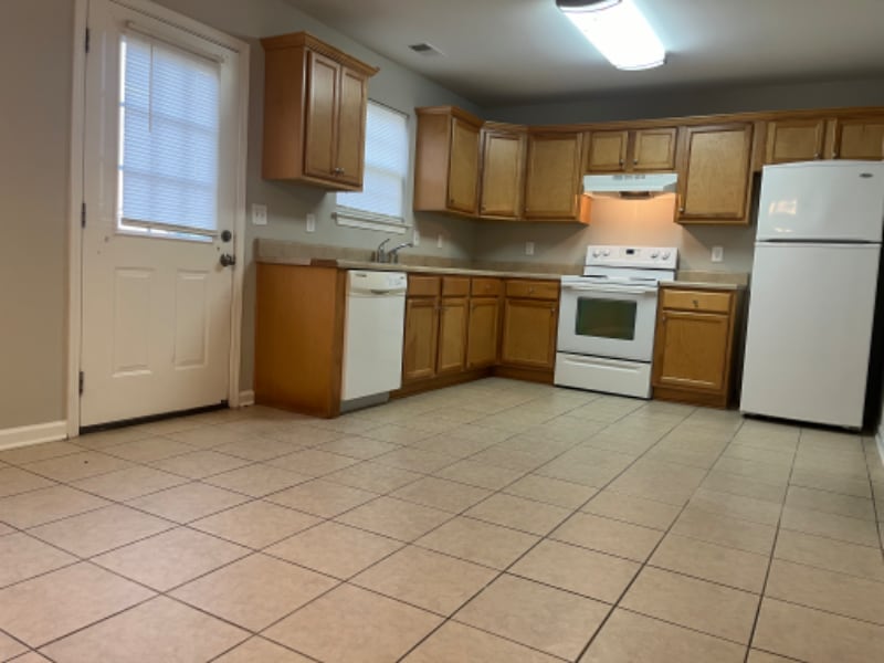 Building Photo - 138 Cambridge Dr