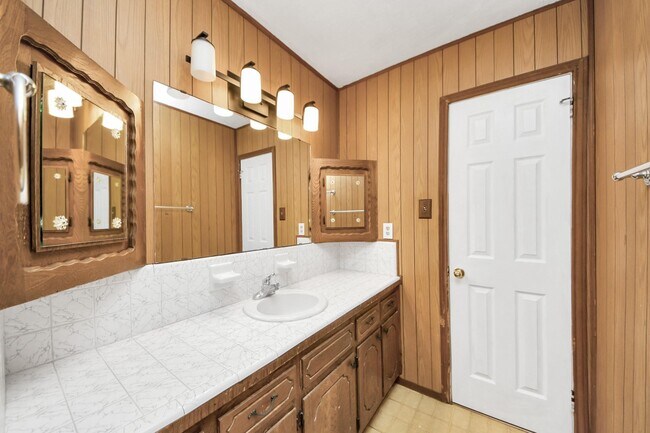 Building Photo - 13610 Furman Rd