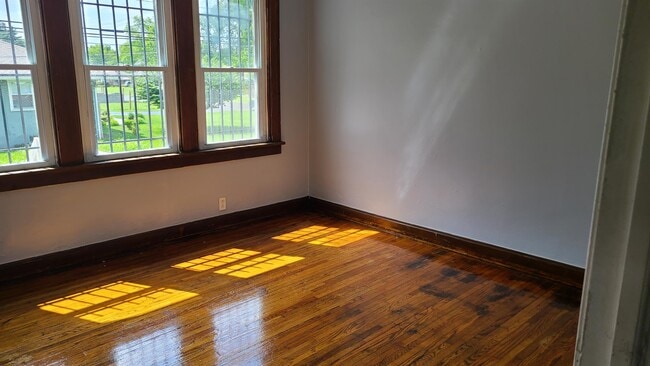 Building Photo - 1733 Lockbourne Rd