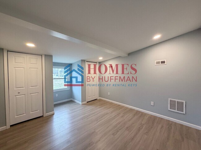 Building Photo - Three Bedroom House | Now Available