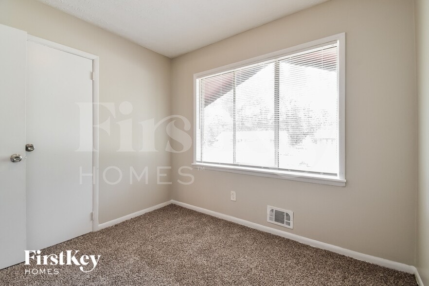 Building Photo - 1364 Labelle St