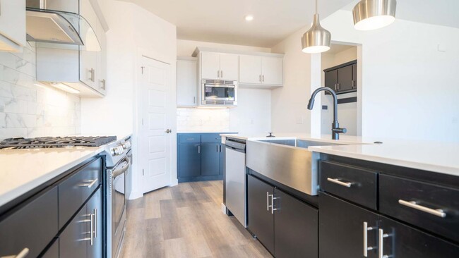 Building Photo - Modern/Newer Home in East Edmond + 4 bed +...