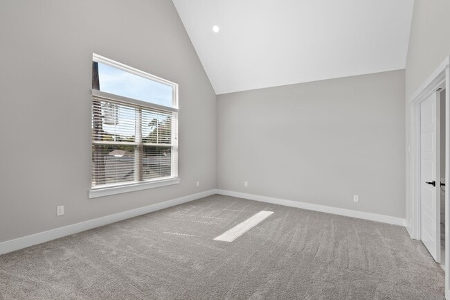 Building Photo - 904 Martin St