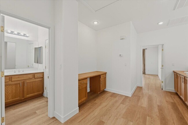Building Photo - 8604 Splendid Leaf Ct