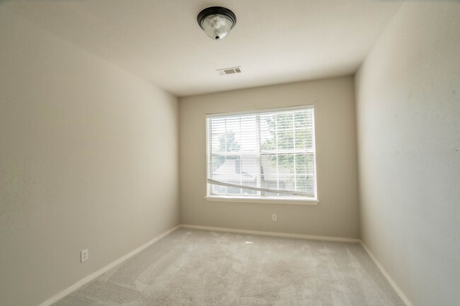 Building Photo - Beautiful 4 Bed 2.5 Bath Rental in Tulsa!