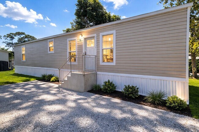 Building Photo - 11500 SW Kanner Hwy