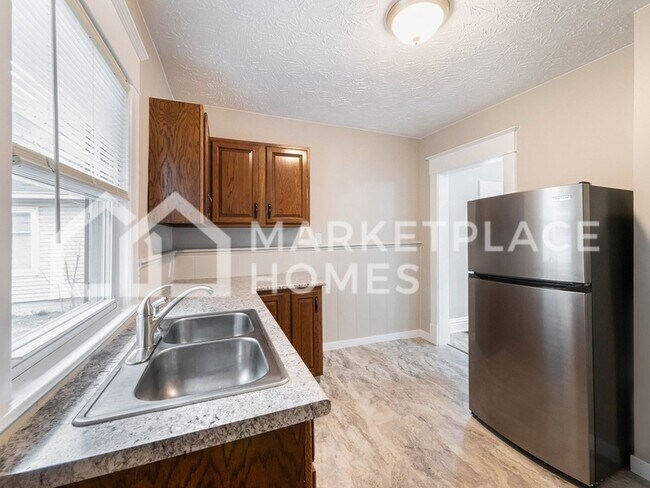 Building Photo - 1105 May St