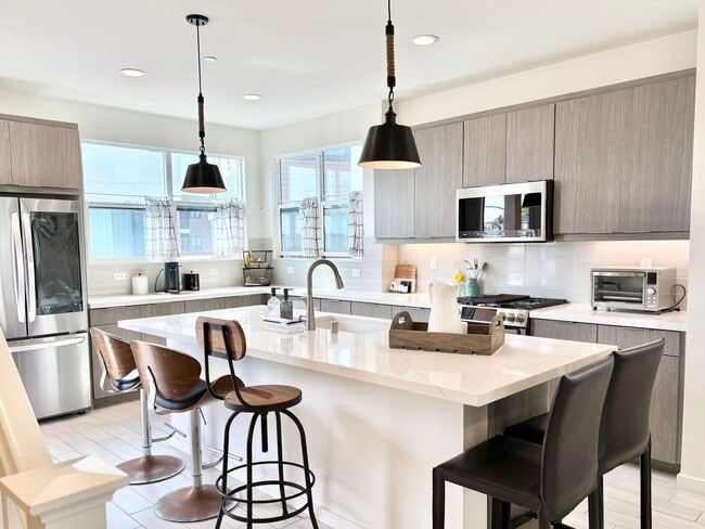 Building Photo - Coastal Living Elevated at Shoreline | 4 B...