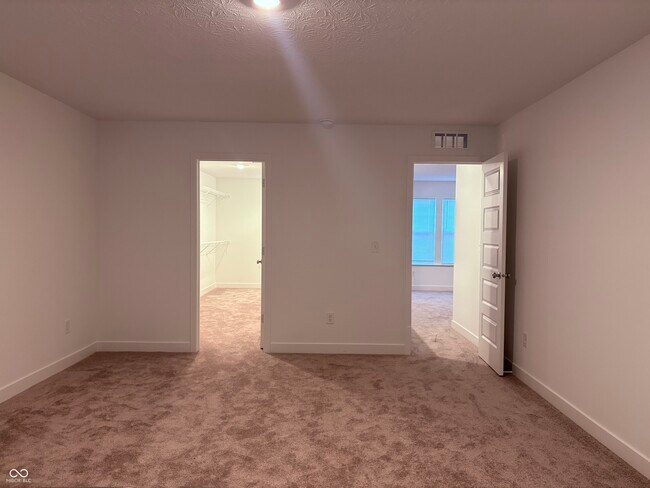 Building Photo - 5916 Sunstone Rd