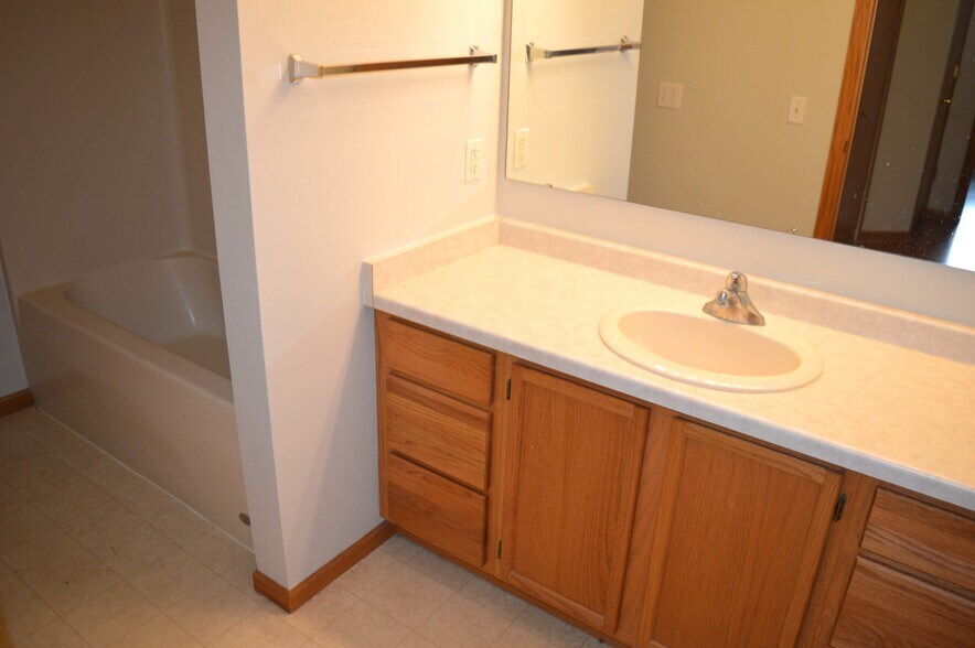 Building Photo - 301 Harbour Town Dr