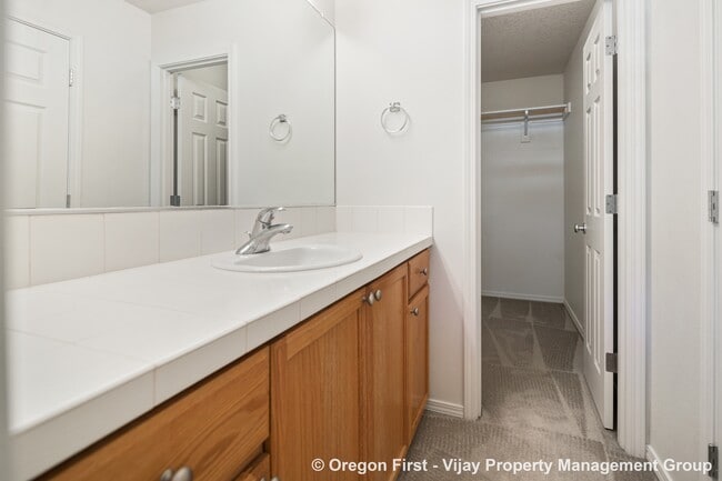 Building Photo - 17097 SW Glen Park Ct