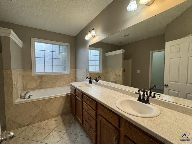 Building Photo - 106 Daventry Ln