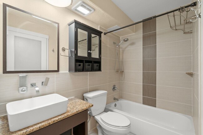 Building Photo - 2092 Kuhio Ave #906
