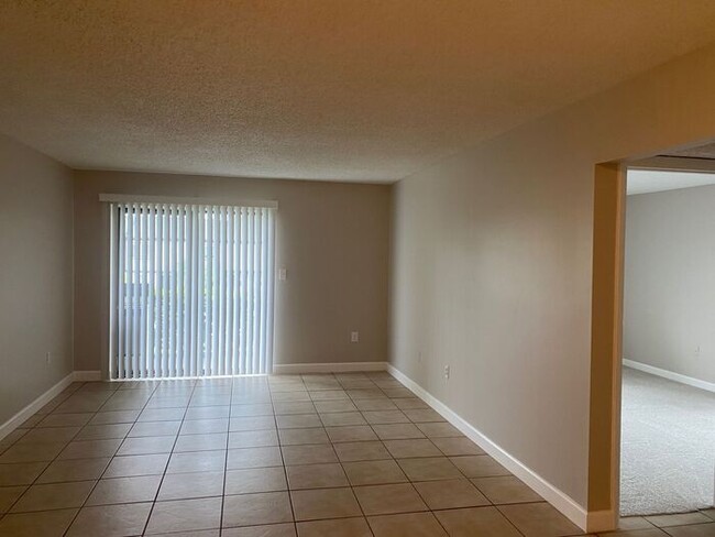 Building Photo - JUST REDUCED - Newly Remodeled 1 bedroom/1...