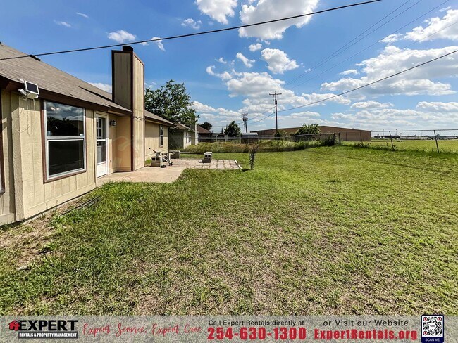 Building Photo - 3-Bedroom Home Near Lions Gate Park