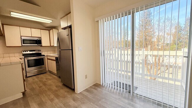 Building Photo - Charming 2BD/2BA + Loft, Upper Unit Condo in Alamo- Available NOW!