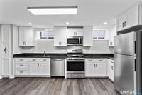 Building Photo - 548 Ferry St