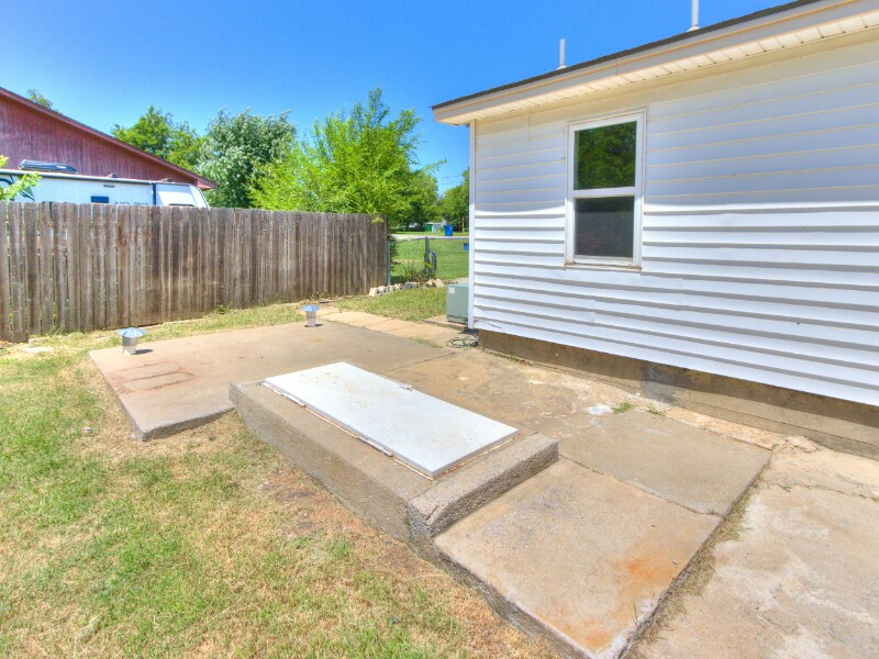 Building Photo - 11026 E Draper Ave