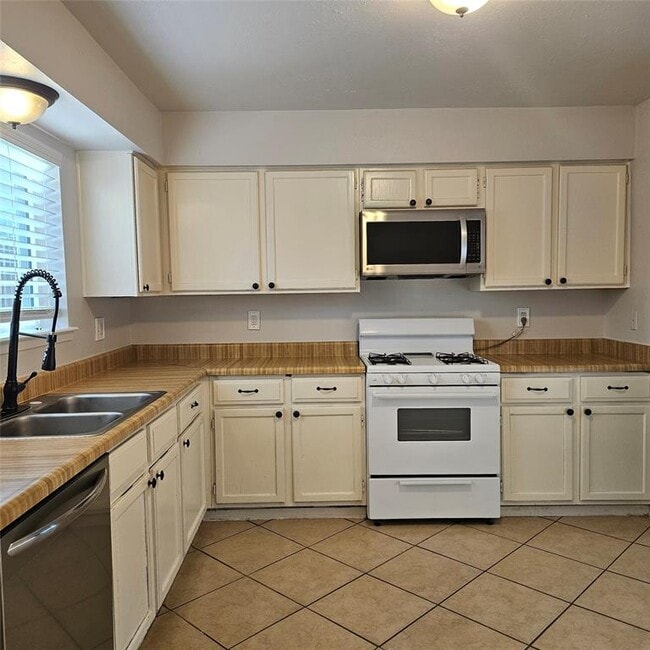 Building Photo - 23219 Briarcreek Blvd