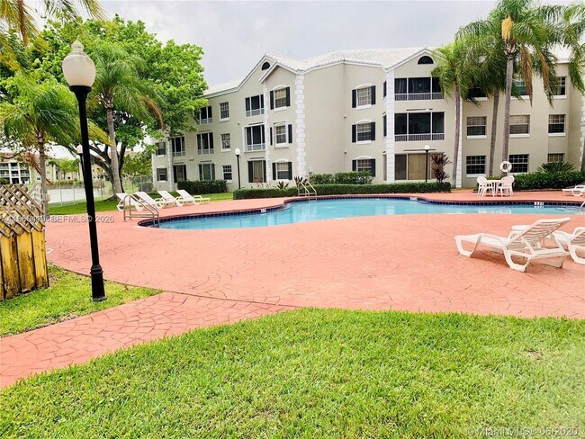 Building Photo - 2850 N Oakland Forest Dr