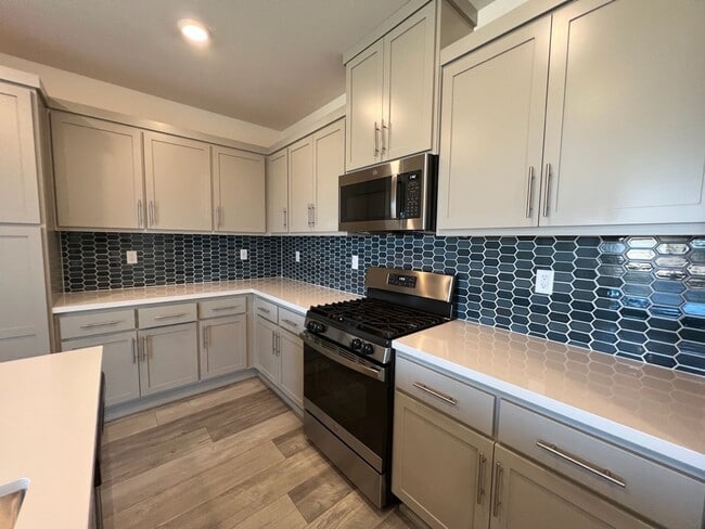 Building Photo - Newer Construction Home located in desirab...