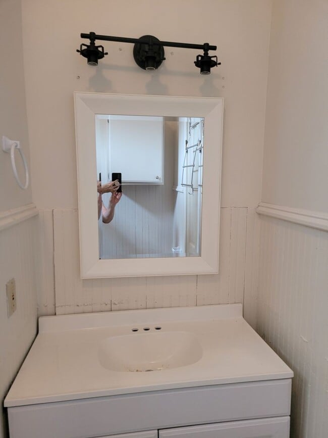 Building Photo - Nice 2Bed/1Bath Cottage