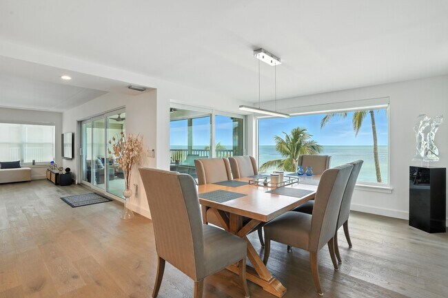 Building Photo - 9517 Gulf Shore Dr