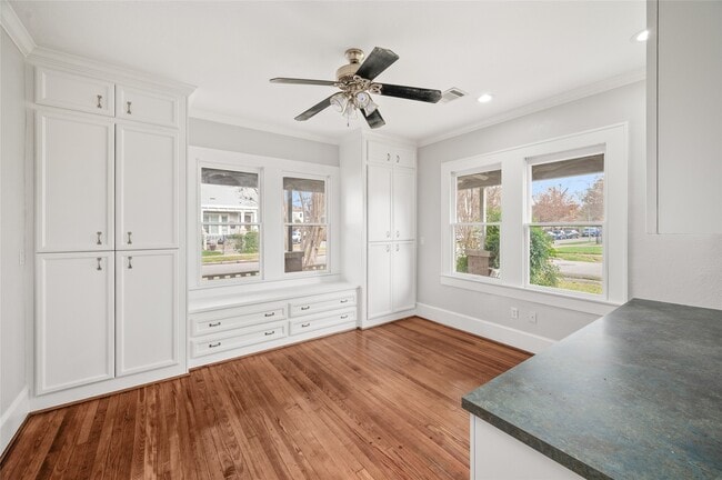 Building Photo - 334 E 24th St