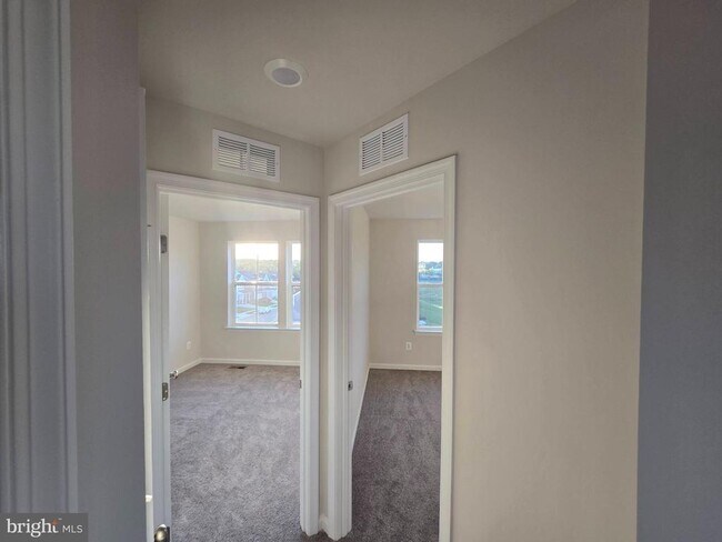 Building Photo - 1368 Red Clover Ln