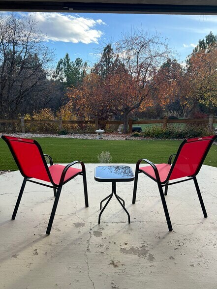 Building Photo - 192 October Pl