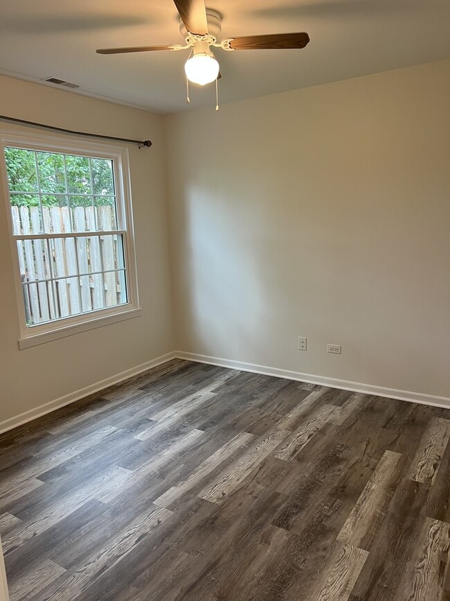 Building Photo - 3512 Southport Dr