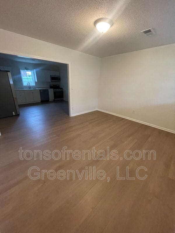 Building Photo - 521 W Robinson St