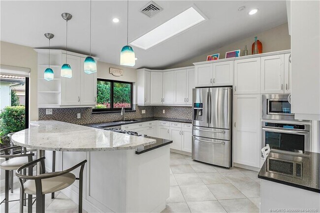 Building Photo - 4194 SW Gleneagle Cir