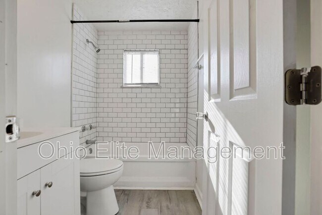 Building Photo - 3605 Cushing Dr