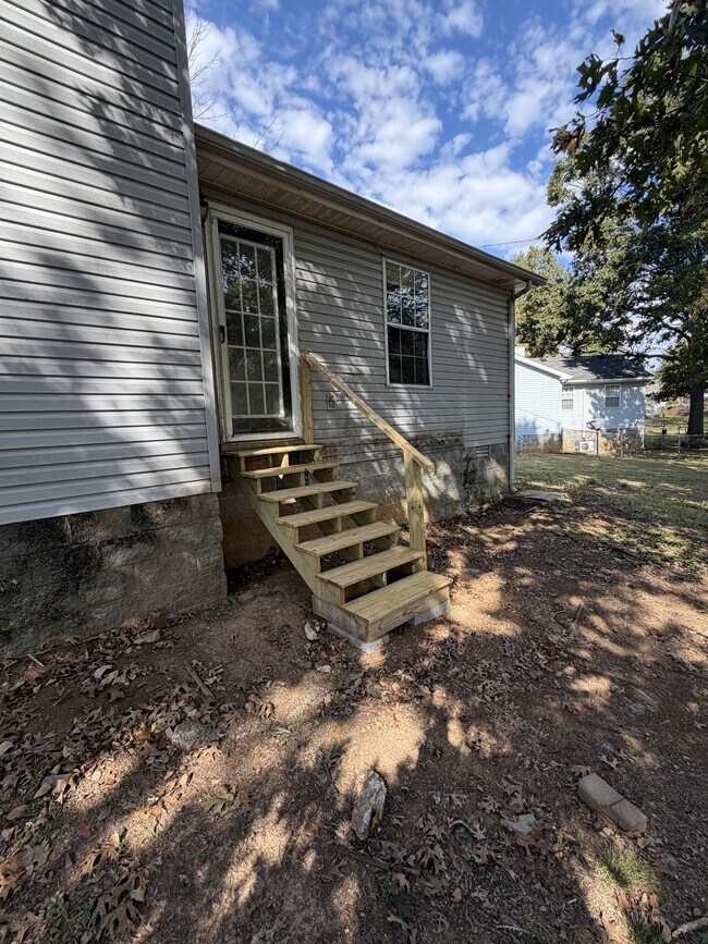 Building Photo - 304 Clearlake Ct