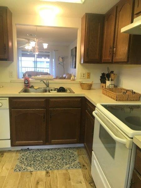 Building Photo - Venice, FL Mission Lakes 2BR/2BA Condo Located Just Off-Island