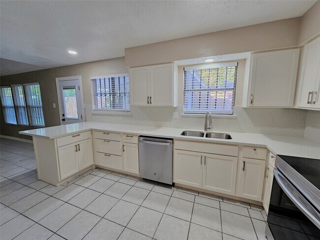 Building Photo - 1310 Goswell Ln
