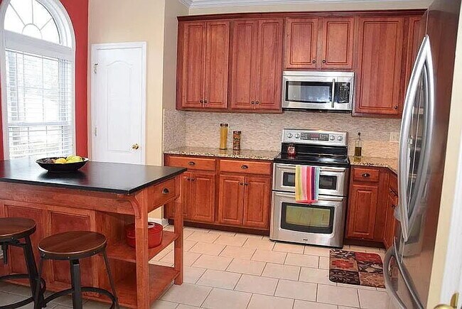 Building Photo - Discover Potential: Expansive 2,439 Sq Ft Space in Vibrant Nashville Locale!