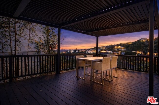 Building Photo - 8810 Hollywood Blvd