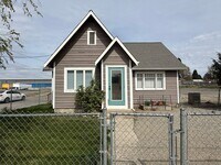 Building Photo - Now renting 3 bedroom House